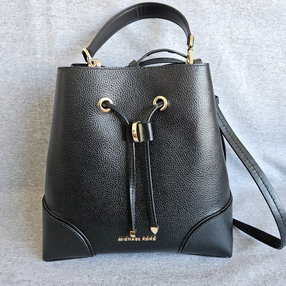 Michael Kors Mercer Gallery Convertible Bucket Leather Shoulder Bag Black/Gold